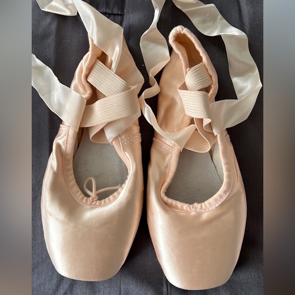 2 pairs of Block point shoes - Picture 2 of 6